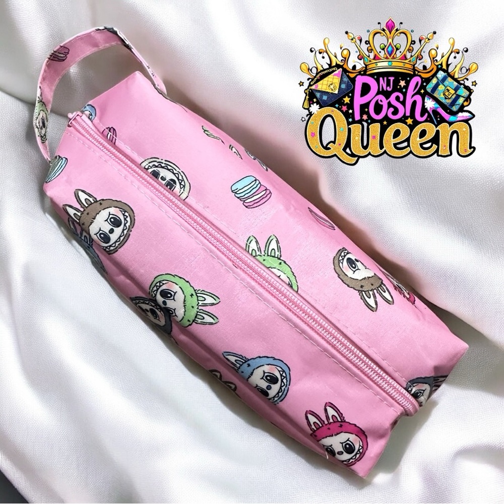 THE MONSTERS - LABUBU Pink Cosmetic Travel Bag - Picture 3 of 4